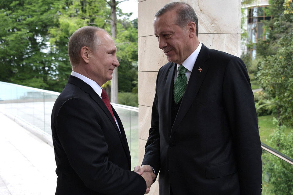 Президент России Владимир Путин объявил о снятии всех ограничений в экономических отношениях с Турцией