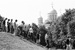 Маршрут «Золотое кольцо» стартует во Владимире, считает официальный сайт города. На фото: туристы у Успенского собора, 1983 г.