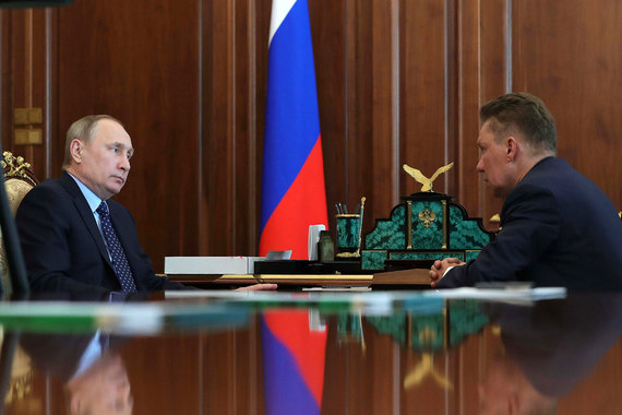 Президент Владимир Путин рассказал предправления «Газпрома» Алексею Миллеру (справа), какой партнер нужен компании на Ямале