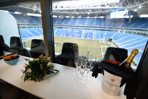 В VIP-ложах на соревнованиях FIFA шампанское присутствует обязательно
