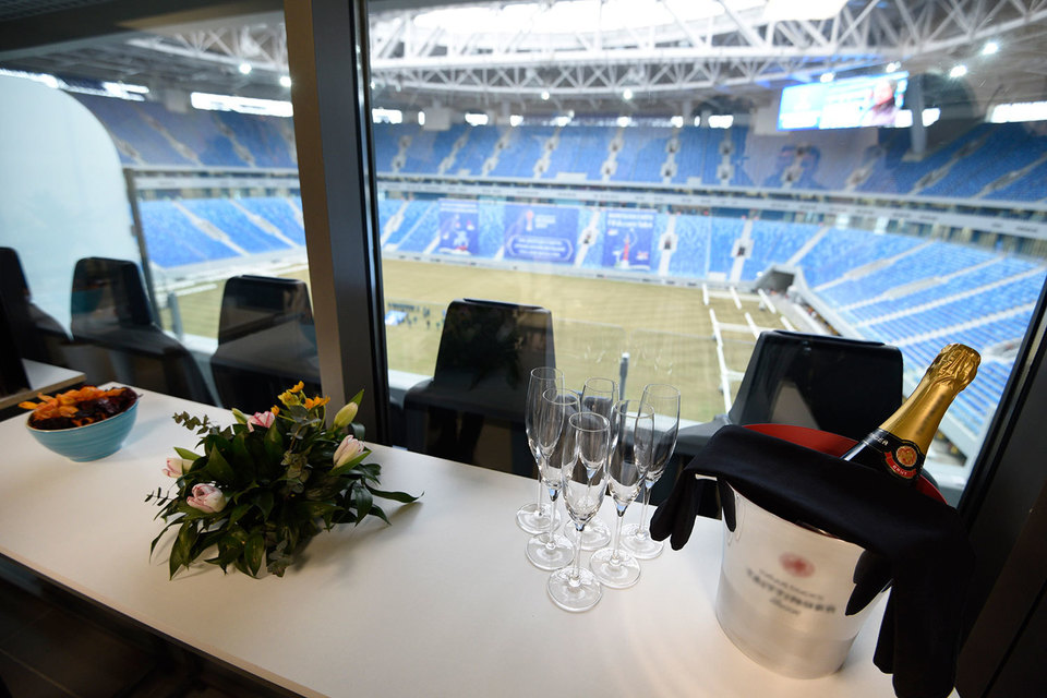 В VIP-ложах на соревнованиях FIFA шампанское присутствует обязательно