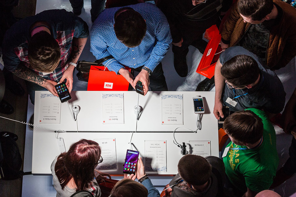 В целом по России в марте 2017 г. доля Xiaomi в продажах смартфонов составила 2,8%, следует из отчета. При том что в российской рознице ее смартфоны появились только в июне 2016 г.