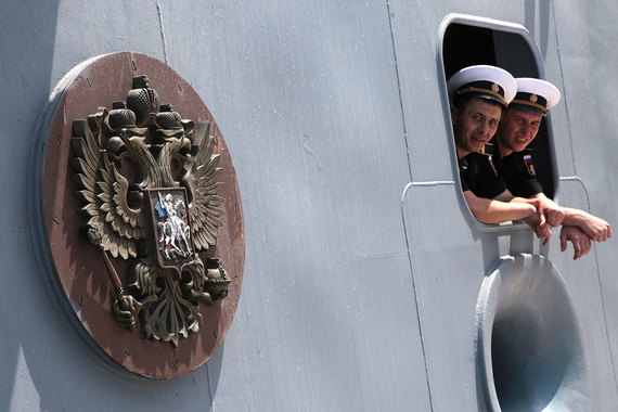 После американского удара по сирийскому аэродрому Россия усилила военное присутствие в Средиземном море