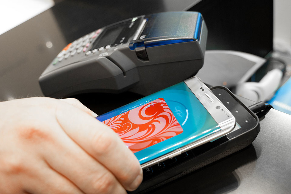 Доля смартфонов с NFC в продажах России почти не растет. Помочь технологии стать массовой могут мобильные платежные системы