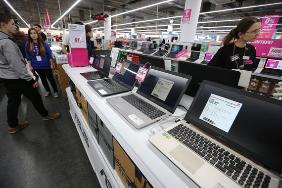 На первом месте по поставкам компьютеров в России – Lenovo, занявшая 22,8% этого рынка в штуках. Далее следует HP (22,3%), Acer (10,9%), Asus (7,2%) и Dell (6,6%)