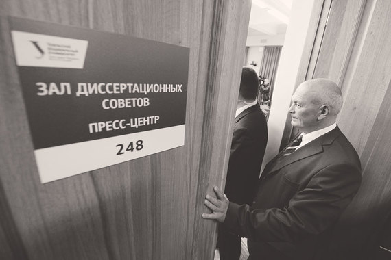 Большинство работников науки ситуация с защитами коробила, но не настолько, чтобы вступать в конфликт с локальными иерархиями