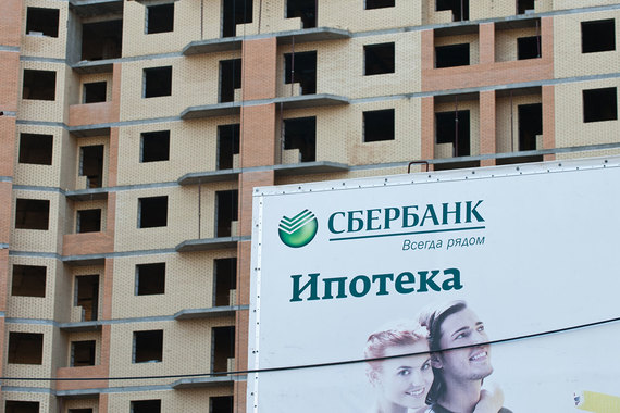 Снижая ставки по кредитам ради удержания процентной маржи, банк вынужден снижать и ставки по депозитам