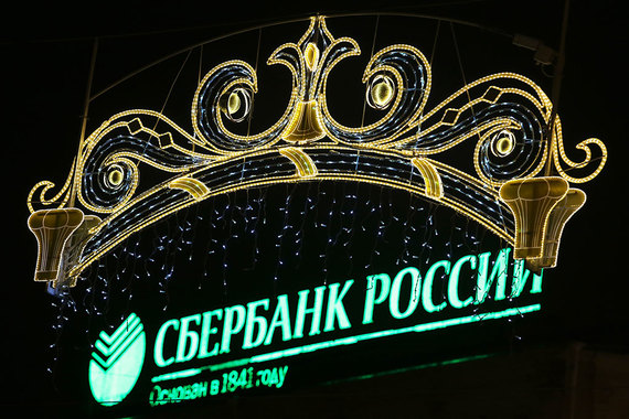 Секрет карточного фокуса Сбербанка прост: более половины терминалов в магазинах – его