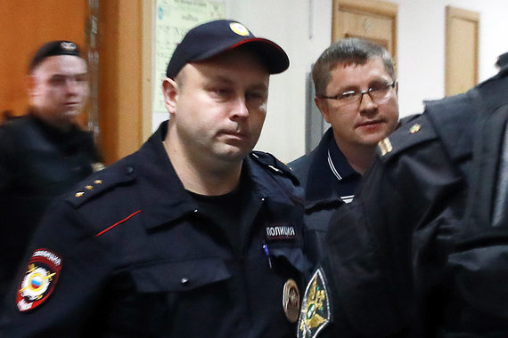 Андрей Горьков (справа) в Басманном суде