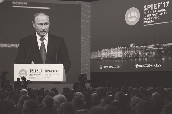 В наших условиях вождь не может апеллировать напрямую к массам, минуя иерархию «элит»