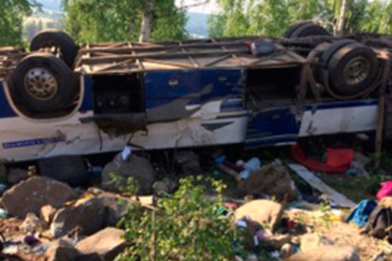 На трассе Иркутск - Чита автобус, в салоне которого был 51 человек, cъехал на обочину дороги и перевернулся