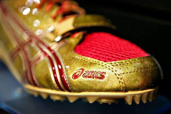 Asics откроет в России собственные магазины