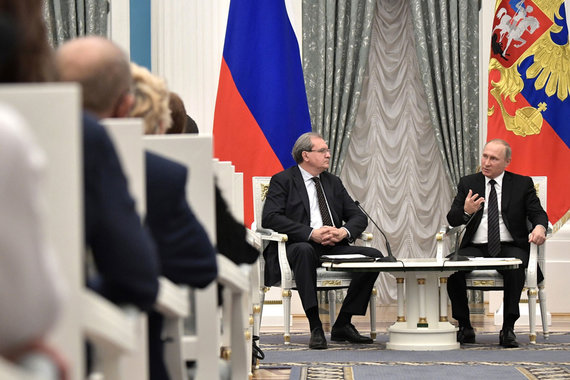 Путин не возражал против нового направления работы ОП, но призвал общественников «ни в коем случае не обращаться ко всяким министерствам и ведомствам» за границей
