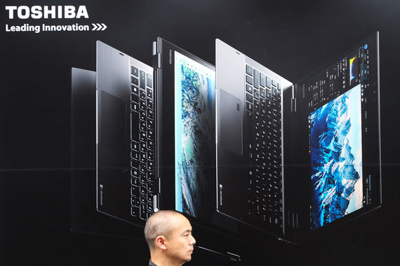 Быстрая продажа одного из наиболее ценных активов Toshiba позволила бы этой корпорации спасти бизнес в условиях финансового кризиса