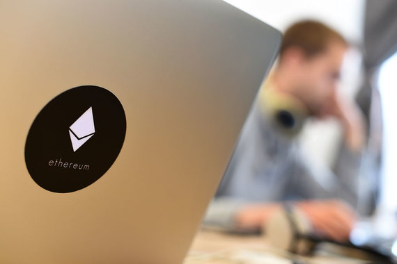 Сеть Ethereum была бы способна обработать распределенные во времени транзакции, но не одновременные