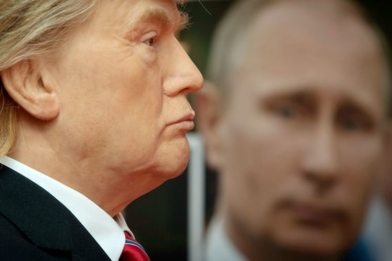По данным газеты, в окружении Трампа сохраняется недовольство относительно того, что американский президент настаивает на полноформатной встрече с Путиным