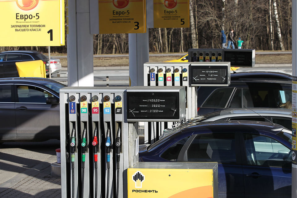 Китайская компания China Energy Company Limited получила возможность купить у «Роснефти» долю в розничном бизнесе