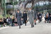 На следующий день после Dior проходит шоу другого гранда французской моды - Chanel. В этом году вдохновением для декораций к показу коллекции в Гран Пале стал парижский парк в тени Эйфелевой башни