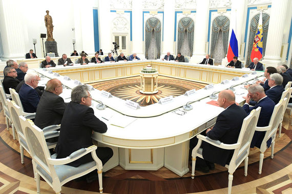 Путин академикам обещал лишь еще раз проанализировать положения законопроекта, но у ученых сложилось впечатление, что президент их поддержал