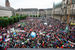 Не менее 8000 человек вышли на улицы Гамбурга в знак протеста против политики стран «группы двадцати» 4 июля, сообщает ТАСС. По версии организаторов, в акции приняли участие примерно 25 000 манифестантов