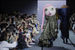 На шоу Viktor&Rolf моделей сделали похожими на огромных кукол. «Это наши талисманы моды», так подписали дизайнеры фото с показа в соцсетях