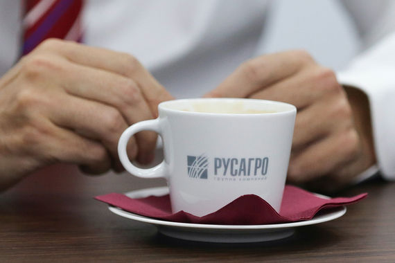 «Русагро» – один из крупнейших в России производителей сахара (3-е место с долей 14%), свинины (2-е место, 5%), масложировой продукции и зерновых