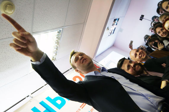 Навальный написал, что хочет в ходе дебатов доказать, что он лучший кандидат для «избирателей, называющих себя патриотами»