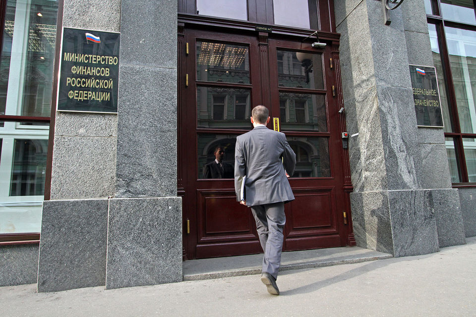 Минфин согласился с предложением депутатов Госдумы сократить размер постоянной части вознаграждения НПФ