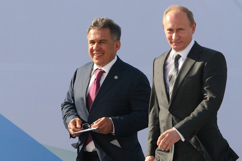 Татарстан просит Кремль подумать о продлении договора (на фото: президент Татарстана Рустам Минниханов и президент России Владимир Путин)
