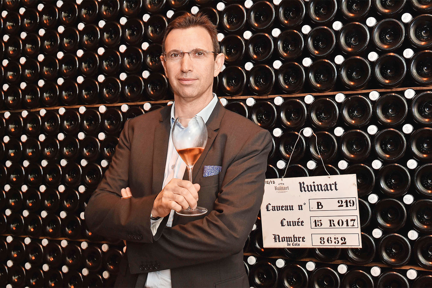 Главный винодел шампанского Дома Ruinart Фредерик Панайотис и созревающие плоды его работы