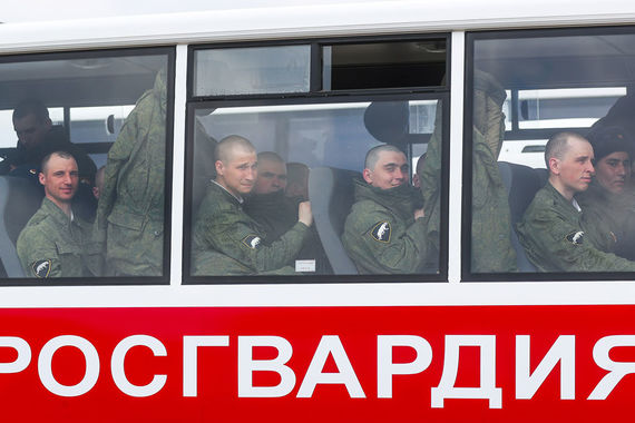Сотрудники лицензионно-разрешительных органов, которые сейчас переданы Росгвардии, не могут сами проверить, действительно ли медицинские справки выданы надлежащим образом