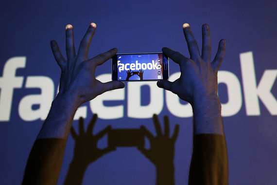 Facebook обсуждает платный доступ к контенту СМИ