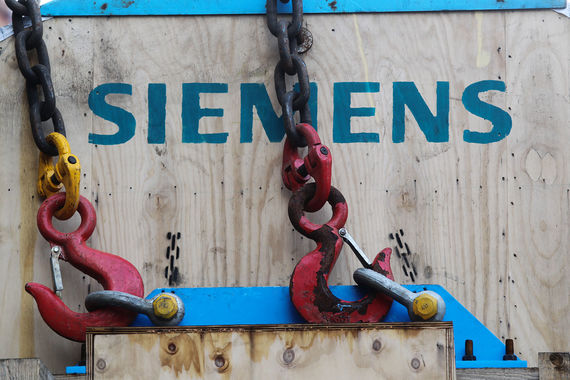 Ранее Siemens заявлял, что две из четырех турбин доставлены в Крым в обход санкций