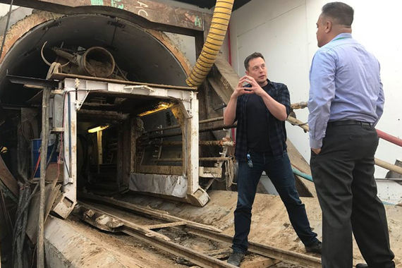 Hyperloop – лишь одно из нескольких амбициозных начинаний Маска наряду с производством электромобилей Tesla и аэрокосмической компанией SpaceX