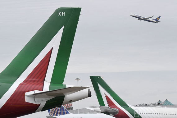 Известный своим умением сокращать расходы лоукостер Ryanair может приобрести Alitalia, которая из-за неспособности сделать это обанкротилась второй раз менее чем за 10 лет