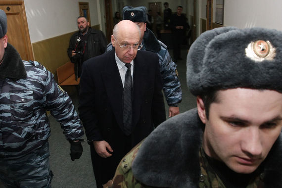 Весной 2009 г. Гительсон был арестован по обвинению в растрате средств Пенсионного фонда и бюджета Ленинградской области