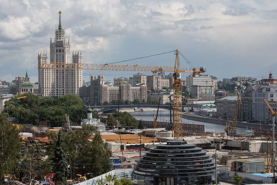 Общая площадь — 11 га, она ограничена Москворецкой набережной, улицей Солянка и Устьинским проездом, переходящим в Большой Устьинский мост