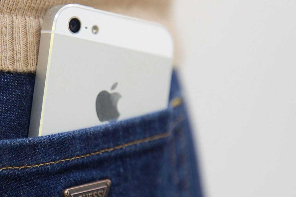 Почти весь прошлый год самым продаваемым смартфоном в России был iPhone 5s – эту модель Apple выпустила еще в 2013 г.