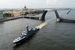 Из-за подготовки военно-морского парада в Петербурге образовались пробки. Сегодня с 9.25 до 13.20 в городе были разведены четыре моста: Благовещенский, Дворцовый, Литейный и Троицкий