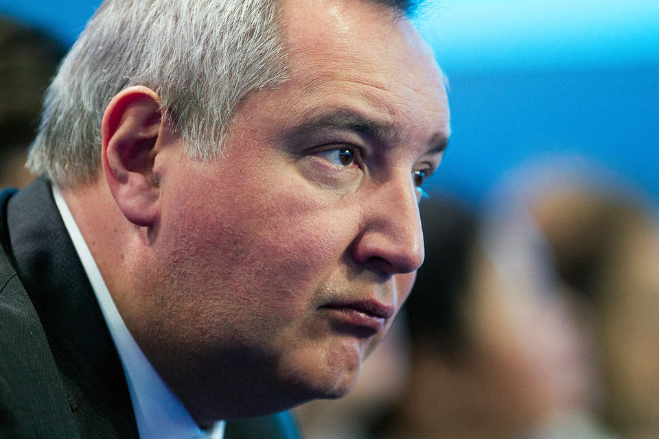 Рогозин пообещал ответные меры за отказ румынских властей пропустить рейсовый самолет авиакомпании S7, на котором он направлялся в Кишинев