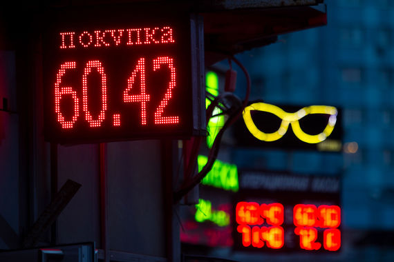 В среду евро стоил больше 72 руб., а доллар подорожал до 60,71 руб.