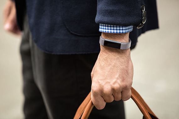 Производитель умных браслетов и часов Fitbit намерен выпустить новое устройство