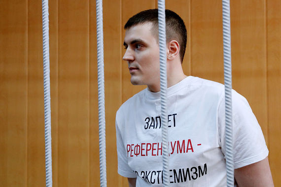 Журналист РБК Александр Соколов, обвиняемый в экстремизме, во время оглашения приговора в Тверском районном суде