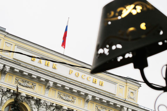 Уточнение должно уравновесить последствия от введения системы «двойных резервов» и новых требований к расчету отношения капитала и обязательств, поясняет представитель ЦБ