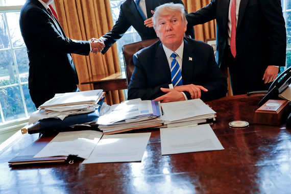Консультационный совет при Трампе покинули руководители Merck, Under Armour и Intel
