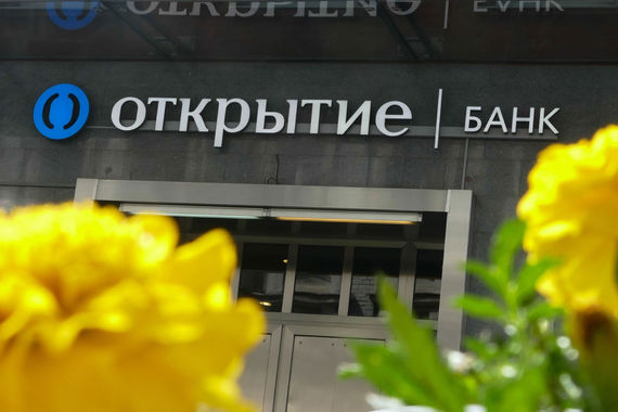 «ФК Открытие» планирует направить средства от сделки «на развитие бизнеса в России, в том числе розничного», говорит его представитель