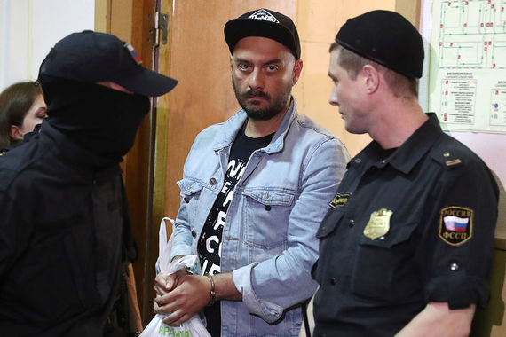Следствие считает, что фигуранты дела по указанию Серебренникова и Итина ежегодно составляли планы с завышением количества и стоимости работ по проекту «Платформа» и по этим данным просили у Минкультуры деньги