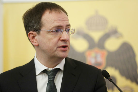 Сбор нужен, чтобы зачистить прокат от низкобюджетного иностранного кино и получить дополнительные деньги для производства российских картин, объяснял весной Мединский