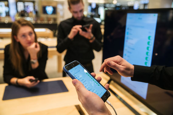 С конца июля россияне поменяли с доплатой уже около 10 000 смартфонов Apple