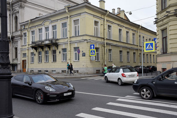 Скоро здание займут актеры
